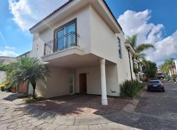 Casa en condominio de 3 habitaciones, Zapopan · Casa en Venta en Coto Hacienda Residencial, Ciudad Granja