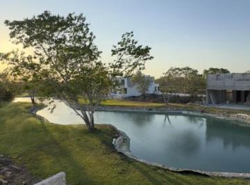 Casa · 237m² · 4 Recámaras · 2 Estacionamientos · Hermosa Casa Frente Al Lago en Exclusivo Residencial Altozano