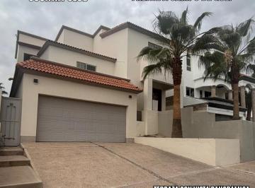 Casa · 540m² · 5 Recámaras · 4 Estacionamientos · Casa en Venta en San Francisco Country Club Frente Al Campo de Golf