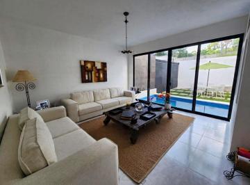Casa de 4 habitaciones, Cuernavaca · En Venta Bonita Casa en Privada con Vigilancia