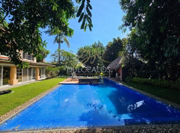 Casa de 4 habitaciones, Cuernavaca · Casa en Venta del Cuernavaca Clásico Priv El Vergel 1,472 m² T. Aberca, Jardín 4 Recs