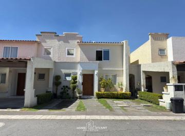 Casa · 197m² · 4 Recámaras · 2 Estacionamientos · Casa en Venta en El Castaño Metepec