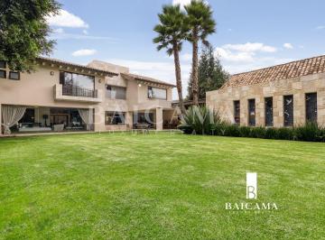 7809905a60a4b1d4bb7bb9fb531577e3d653cfac1da6c2bb09d6628c8a3c8093 · Amplia Casa Moderna en Venta Dentro de Privada en Lomas de Vista Hermosa