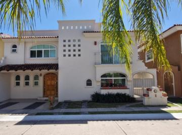 Casa en condominio de 4 habitaciones, Zapopan · Casa en Venta en Jardín Real, Zapopan Coto 7