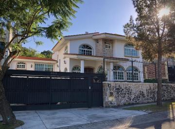 Casa · 333m² · 4 Recámaras · 5 Estacionamientos · Casa en Venta, Fracc. Bugambilias, Zapopan, Jalisco.