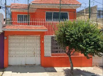 Casa de 3 habitaciones, Ecatepec de Morelos · Casa en Venta en Jardines de Morelos Ecatepec (Recuperacion Bancaria)