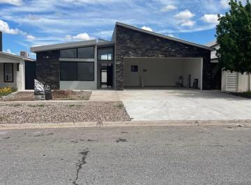 Casa · 235m² · 3 Recámaras · 2 Estacionamientos · Venta de Casa de un Piso en Residencial Leones Etapa II