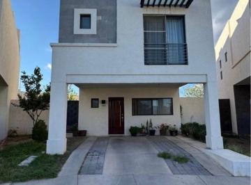 Casa · 217m² · 3 Recámaras · 2 Estacionamientos · Venta de Casa con Exedente en Fracc Hacienda Loreto Zona Boreal