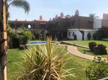 Casa de 4 habitaciones, Cuernavaca · Espectacular Residencia en Venta con Alberca y Gran Jardin