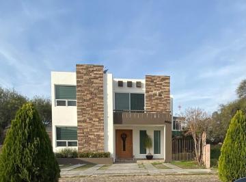 Casa · 244m² · 4 Recámaras · 3 Estacionamientos · Casa en Venta en Residencial Haciendas II Tequisquiapan