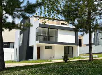 Casa en condominio de 3 habitaciones, Zapopan · Casa en Venta en Los Robles