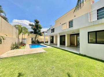 Casa · 300m² · 4 Recámaras · 2 Estacionamientos · Venta de Casa en Privada, Colonia Chapultepec, Cuernavaca