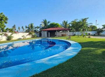 Casa de 2 habitaciones, Acapulco de Juárez · Fracc. La Palma Residencial Casa 2 Niveles 2 Recamaras con Alberca y Estacionamiento