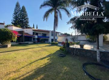 Casa de 5 habitaciones, Atlatlahucan · Casa con 1678 m² de Terreno, 5 Recámaras en Venta y Renta en Lomas de Cocoyoc. Amplios Espacios.