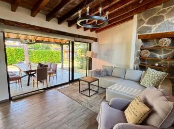 Casa en condominio de 3 habitaciones, Valle de Bravo · Casa en Venta en Avandaro