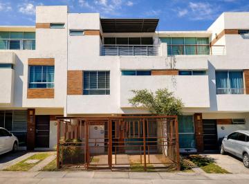 Casa de 4 habitaciones, Zapopan · Casa en Venta (Zona Fortín)