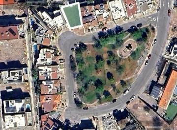 Terreno / Lote · 400m² · Terreno en Venta en Bosques del San Francisco Frente a Parque