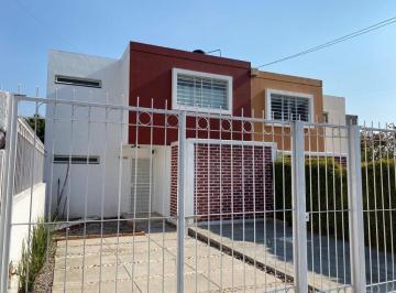 Casa de 3 habitaciones, Zapopan · Amplia Casa en Venta Jardines del Vergel