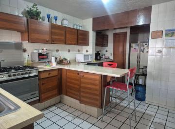 Casa · 291m² · 5 Recámaras · 2 Estacionamientos · Casa en Venta Excelente Ubicación Camino Real