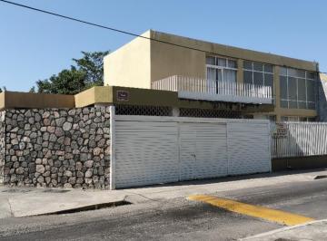 Casa · 433m² · 4 Recámaras · 2 Estacionamientos · Casa en Venta en El Centro de Colima