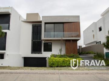 Casa de 4 habitaciones, Zapopan · Casa en Venta en Puerta Las Lomas