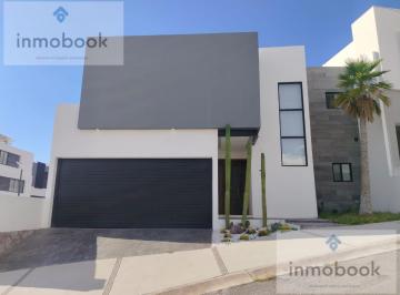 Casa · 261m² · 2 Estacionamientos · Casa en Venta en Torralba Residencial