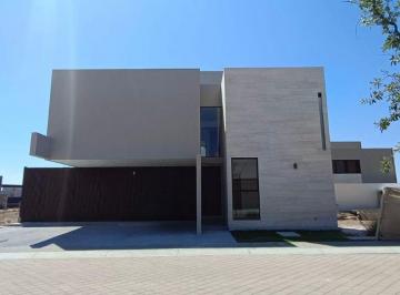 Casa de 4 habitaciones, Querétaro · Casa en Venta en Lomas del Campanario Norte, Querétaro