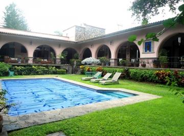 Casa de 4 habitaciones, Cuernavaca · Casa con 878 m² Superficie de Terreno y 4 Recámaras en Venta en Vista Hermosa