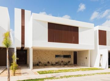 Casa · 562m² · 4 Recámaras · 3 Estacionamientos · Majestuosa Casa en Residencial de Lujo