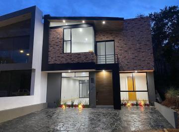 Casa · 197m² · 3 Recámaras · 3 Estacionamientos · Casa en Altozano