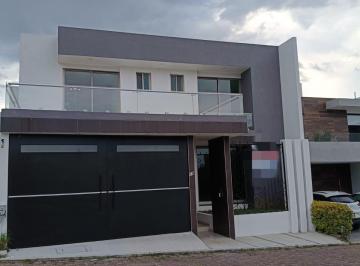 Casa · 280m² · 3 Recámaras · 2 Estacionamientos · Casa en Altozano