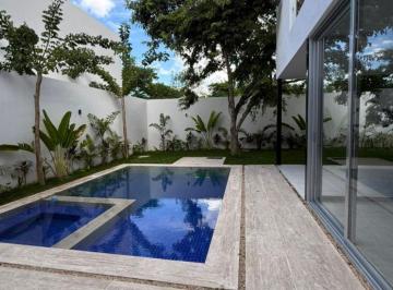 Casa de 4 habitaciones, Mérida · Casa con Alberca Privada y Casa Club, en Venta, Zona Norte, Mérida