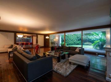 Casa de 4 habitaciones, Zapopan · Casa en Venta en Circuito Madrial