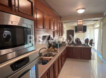 Casa de 5 habitaciones, Querétaro · Venta de Casa en Loma Dorada