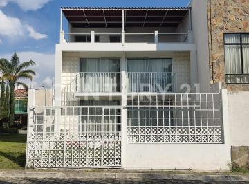 Casa · 250m² · 4 Recámaras · 5 Estacionamientos · Venta de Casa en Puebla, Fracc. Cerca de Galerias Serdan con 4 Recamaras