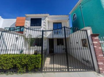 Casa · 120m² · 2 Estacionamientos · Casa en Pachuca en Venta Excelente Ubicacion