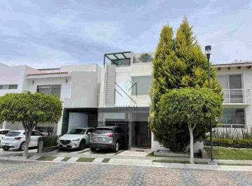 Casa · 4 Recámaras · Casa en Fraccionamiento en Venta en Lomas de Angelópolis