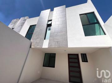 Casa · 144m² · 3 Recámaras · 2 Estacionamientos · Casa en Venta La Paz
