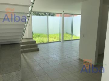 Casa · 215m² · 3 Recámaras · 2 Estacionamientos · Casa en Renta en Loretta I