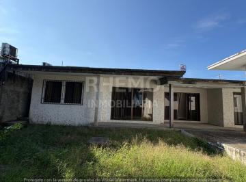 Casa · 610m² · 4 Recámaras · 3 Estacionamientos · Casa Amueblada en Venta en Jardines de Tuxpan, Tuxpan, Ver.