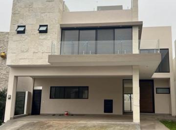 Casa · 399m² · 3 Recámaras · 3 Estacionamientos · Casa en Venta Sector La Joya