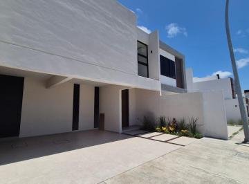 Casa · 202m² · 3 Recámaras · 2 Estacionamientos · Lomas del Dorado, Casa en Venta con Amplios Espacios y Acabados Premium