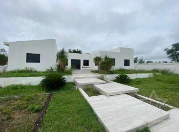 Quinta · 1500m² · 2 Recámaras · 15 Estacionamientos · Quinta en Montemorelos