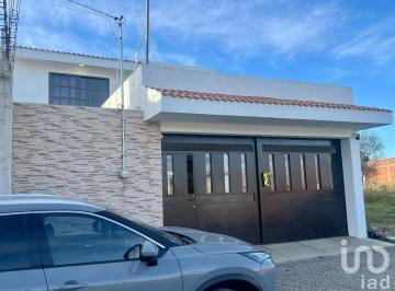 Casa · 238m² · 3 Recámaras · 2 Estacionamientos · Hermosa Casa en Cuanalá, Juan C Bonilla, Puebla
