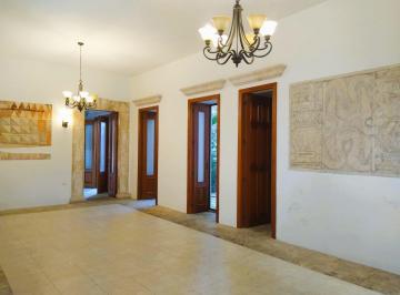 Casa · 348m² · 4 Recámaras · 1 Estacionamiento · Casona Colonial en Renta Cerca de Paseo de Montejo con Amplio Jardín