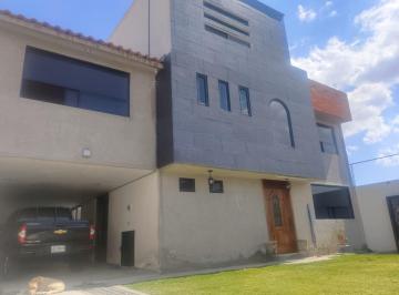 Casa · 230m² · 3 Recámaras · 3 Estacionamientos · Casa a Pie de Calle Ejido