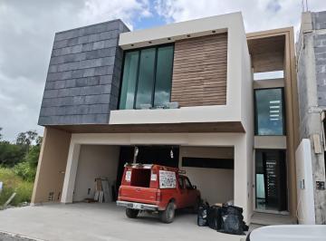 Casa · 357m² · 3 Estacionamientos · Venta de Casa Nueva Zona Carretera Nacional