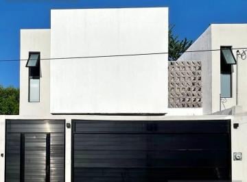 Casa · 188m² · 3 Recámaras · 2 Estacionamientos · Casa en Venta | Col El Morro