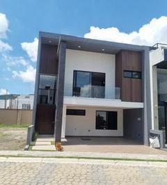 Casa en condominio · 268m² · 4 Recámaras · 2 Estacionamientos · En Venta Casa Nueva en Parque Anahuac, Lomas de Angelopolis, Puebla