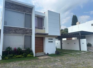 Casa de 3 habitaciones, Cuernavaca · Casa en Renta en Fraccionamiento con Seguridad